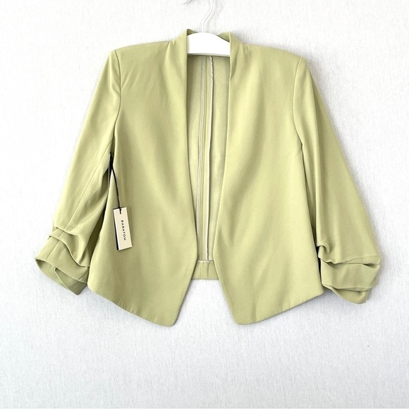 Aritzia Babaton Power Short Blazer in Pistachio Green - Picture 2 of 12